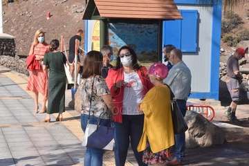 Izado de la bandera azul en Hoya del Pozo (foto TA/Francisco Javier Santana)